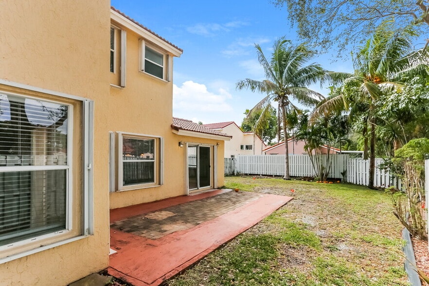 Building Photo - 6031 NW 42nd Way