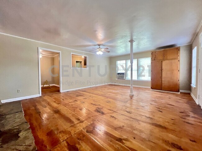 Building Photo - Charming 1/1 Apartment Near UNT Ready For Move-In!