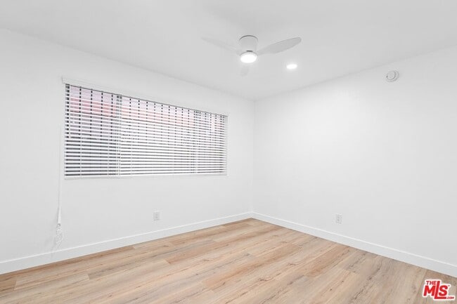 Building Photo - 122 Buccaneer St