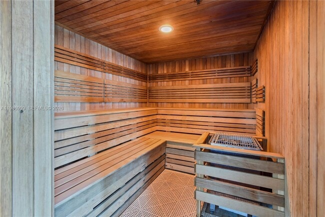 Building Photo - 1800 N Bayshore Dr