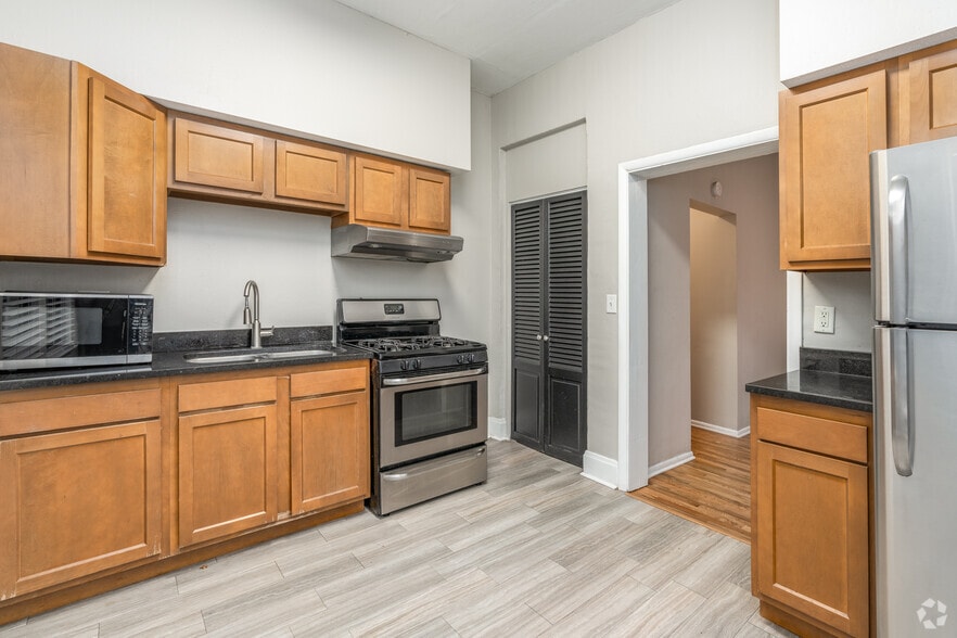 1BR, 1BA - 567SF - Kitchen - 1051 Hunter Ave