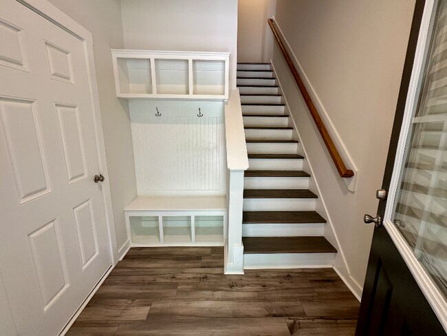 Building Photo - 822 Laurel Gate Dr