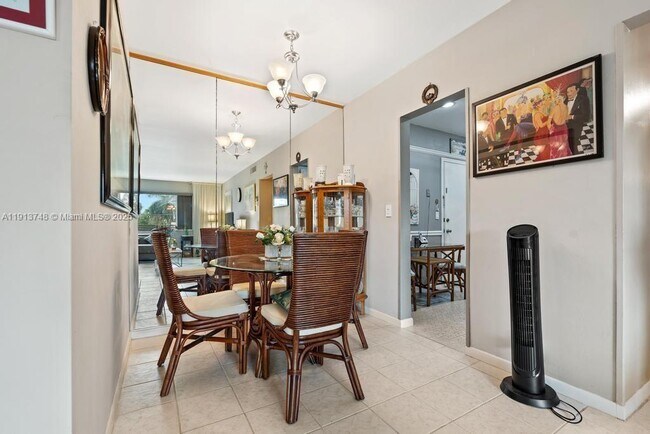 Building Photo - 400 S Cypress Rd