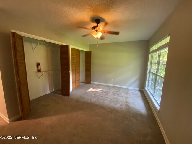 Building Photo - 1301 Kings Rd