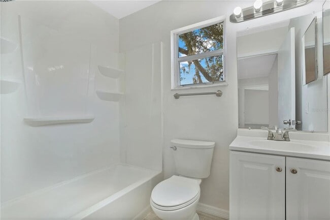 Building Photo - 617 4th Ave N