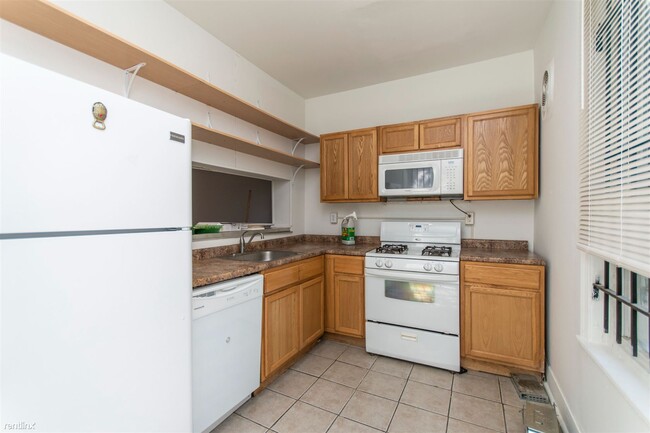 Building Photo - 3 br, 1 bath Triplex - 1603 W OXFORD ST Un...