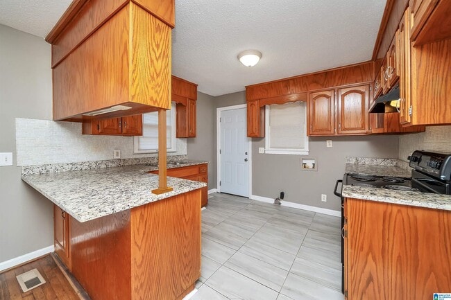 Building Photo - 1301 27th Ave N