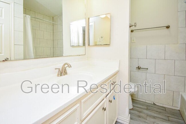 Building Photo - 11366 Oakcenter Dr