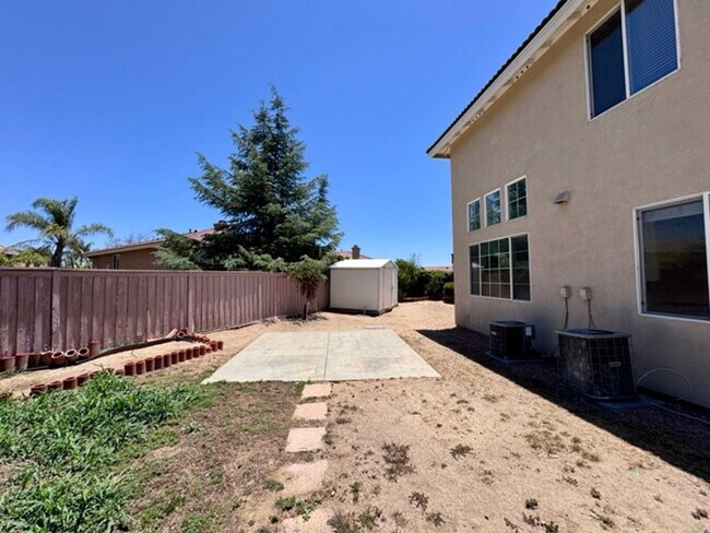 Building Photo - Murrieta Home with 6 Bedrooms plus a Bonus...