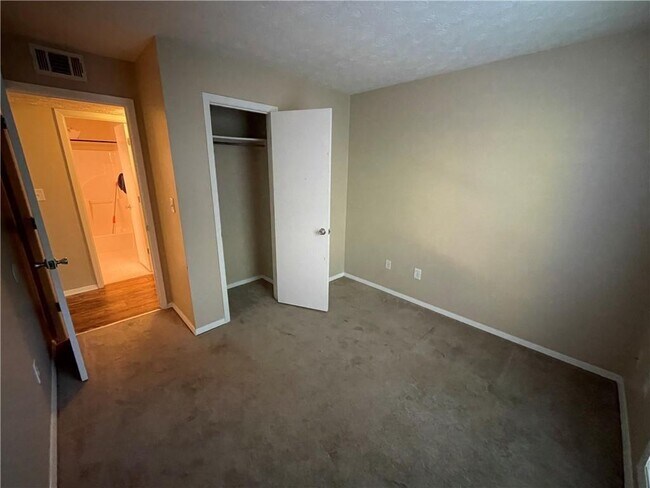 Building Photo - 803 Wynnes Ridge Cir SE