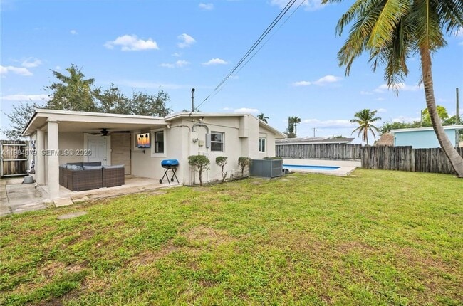 Building Photo - 5721 SW 38th Ct