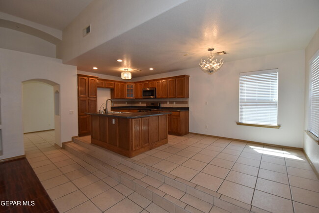 Building Photo - 13737 Paseo Sereno Dr