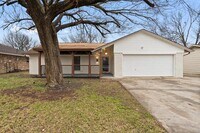Building Photo - 403 Valentine Ln