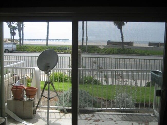 Building Photo - Beach View 3 Bedroom Condo