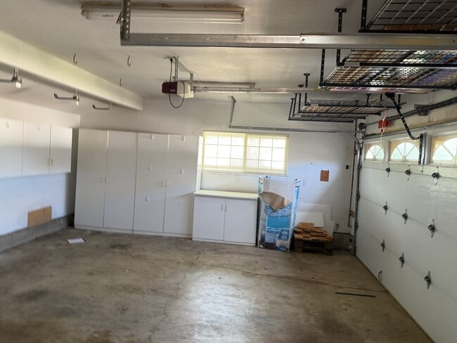 Building Photo - 4766 Elmhurst Dr