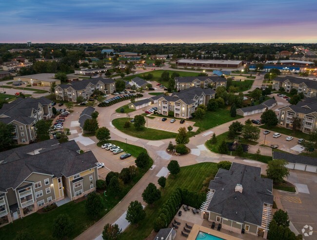 Building Photo - Alexis at Perry Pointe