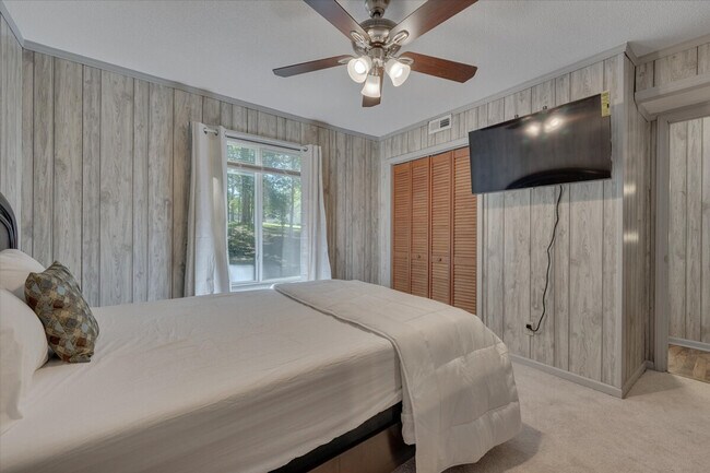 Building Photo - 4225 Meadowbrook Rd