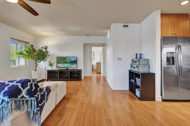 Building Photo - 1423 Holly Heights Dr