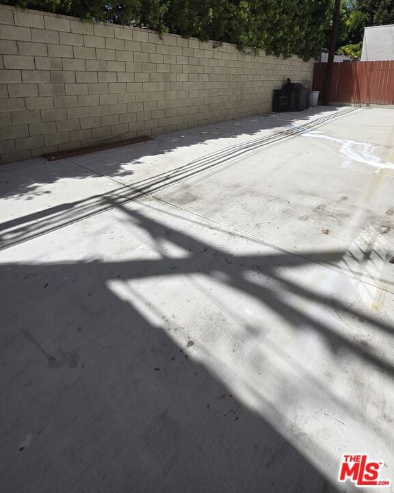 Building Photo - 2219 S Crenshaw Blvd