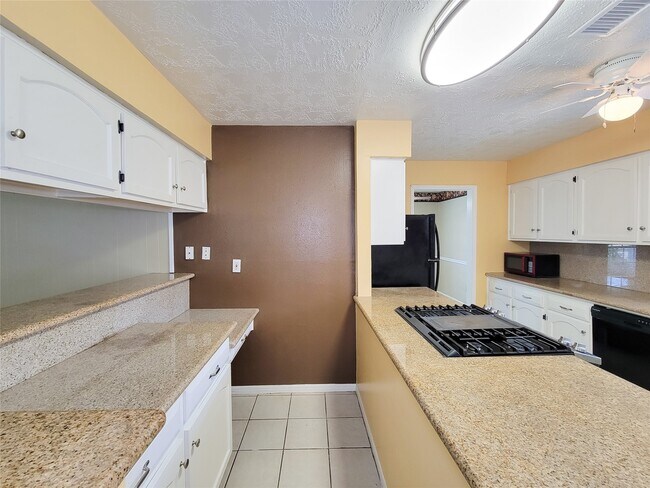 Building Photo - 16614 Cairnway Dr