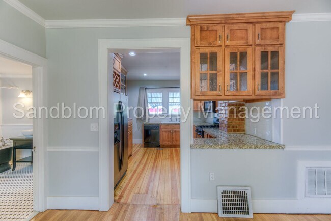 Building Photo - For Lease | TU | 5 Bed + 3 Bath | $2500 Rent