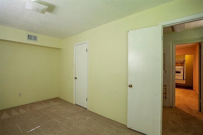 Building Photo - Beaumont 25th