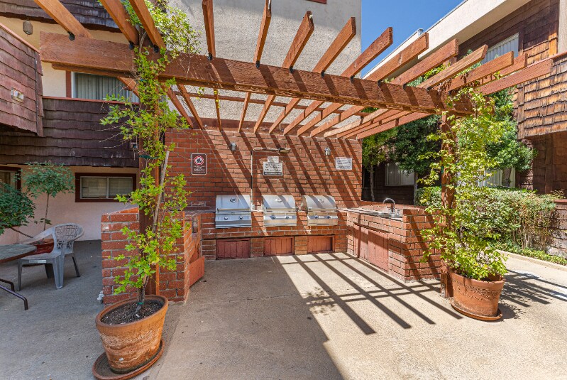 Building Photo - 5414 Newcastle Ave