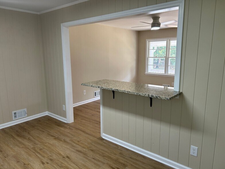 Building Photo - 665 S Wildwood Dr