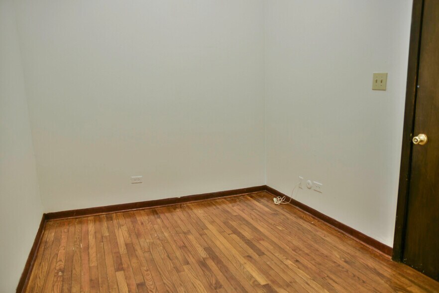 Building Photo - 873 W Lill Ave