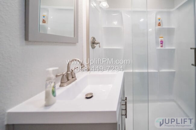 Building Photo - 4233 Swift Ave