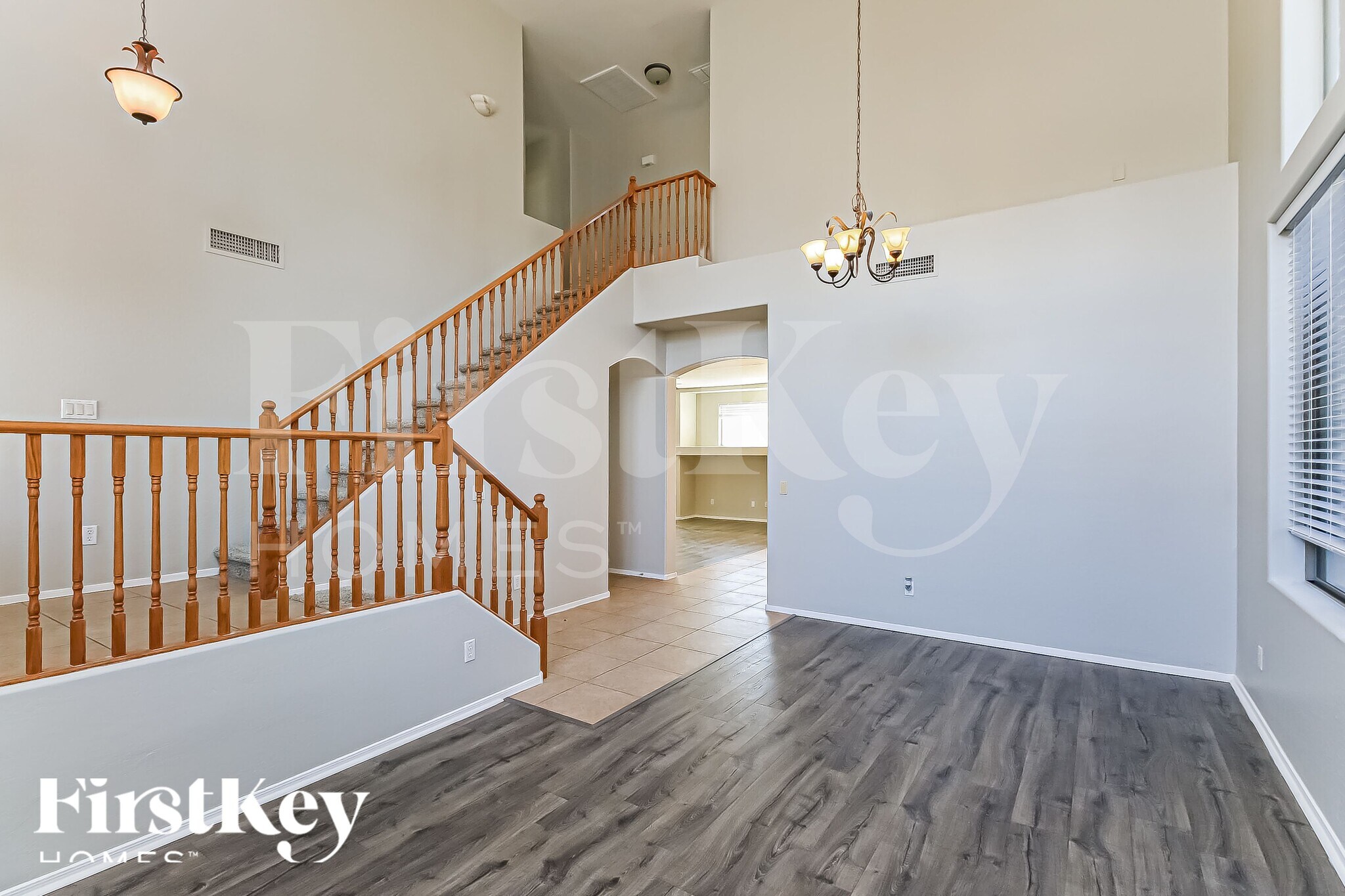 Building Photo - 725 W Desert Basin Dr