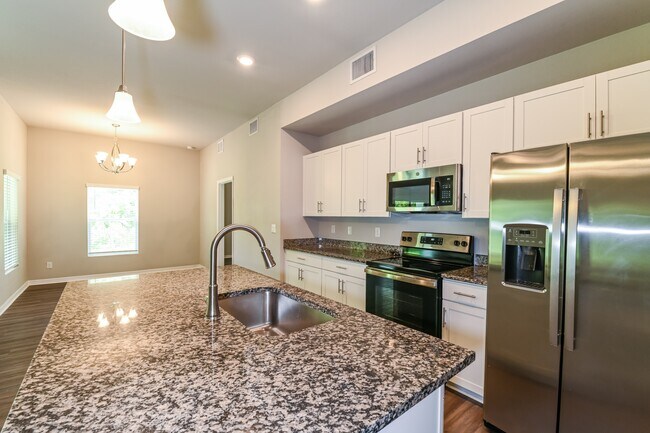 Building Photo - 1216 Eden Ave