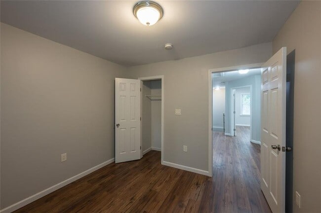 Building Photo - 257 Barfield Ave SW