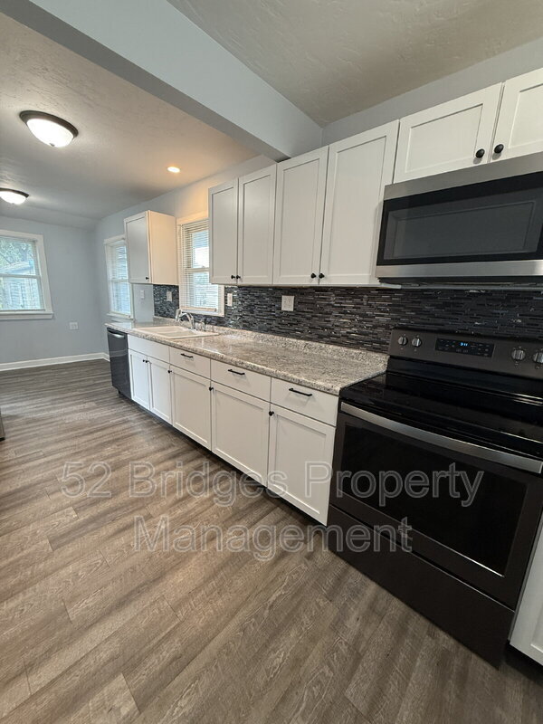 Building Photo - 2904 E 40th Ct