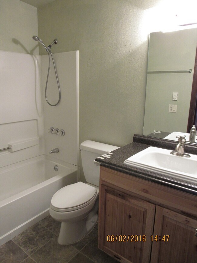 Building Photo - 749 Elder Ct