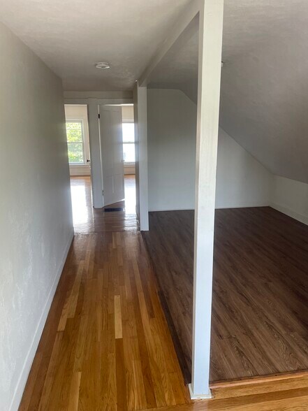 Building Photo - 136 Campbell St