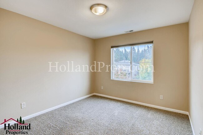 Building Photo - Stunning 3 Bedroom 2.5 Bathroom Home with ...