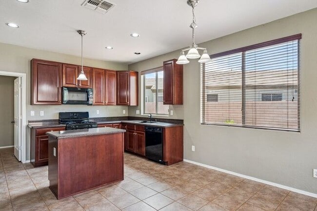 Building Photo - Beautiful 4 bedroom three bath home!