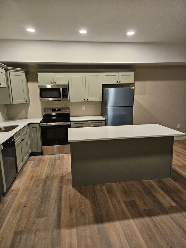 Building Photo - New 2 bed apartment