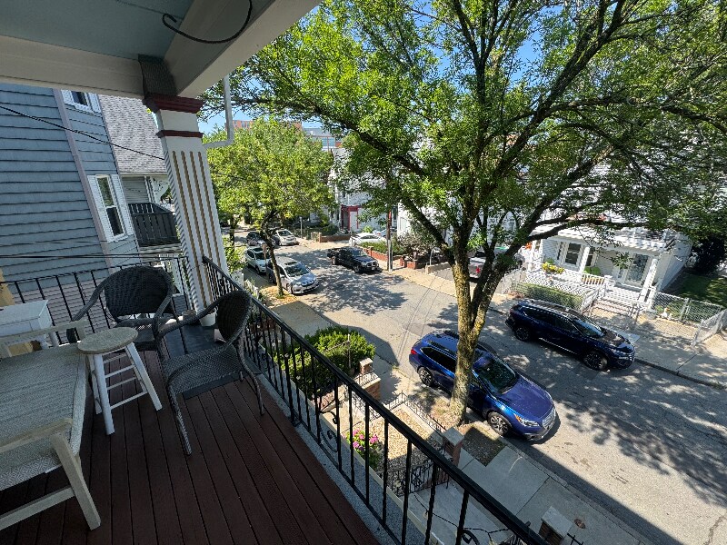 Building Photo - 127 Walnut St