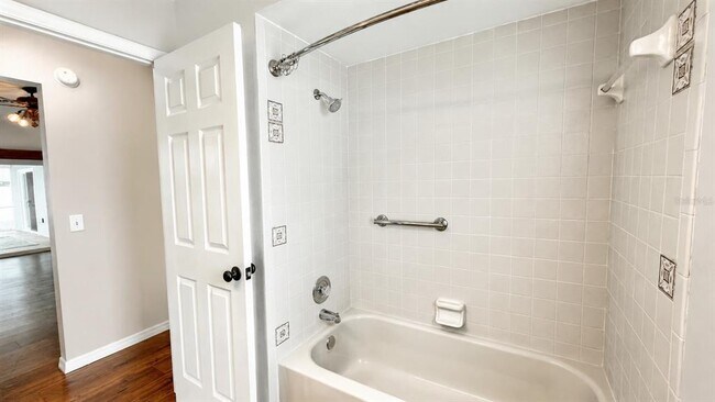 Building Photo - 2469 Lackland Ave