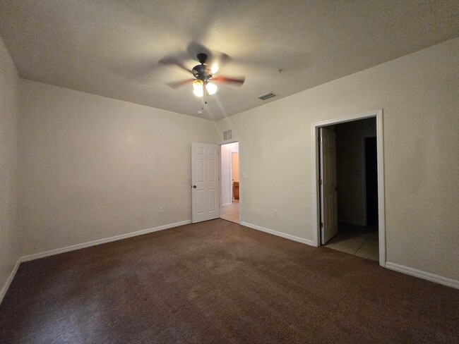 Building Photo - 2/2 ( Eagle Trace) Charming, updated townh...