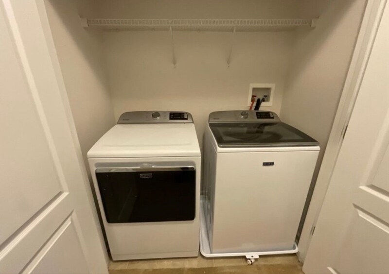 Building Photo - 6941 Rogers Point