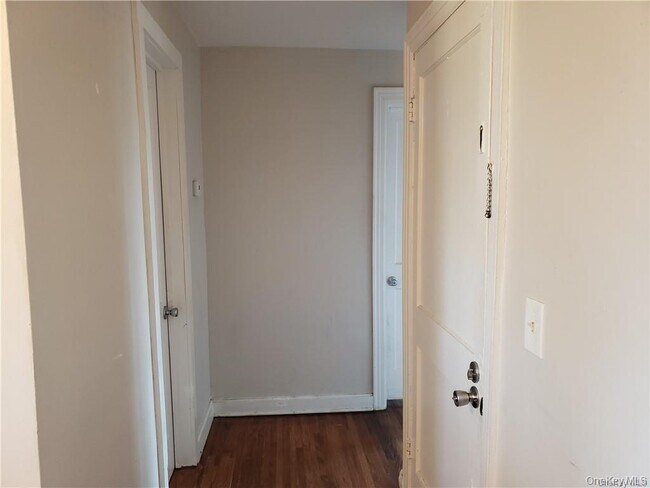 Building Photo - 18 Reservoir Rd