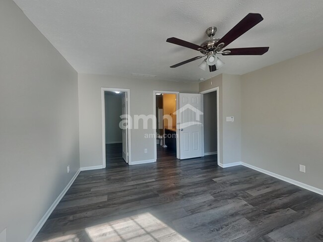 Building Photo - 9973 Waterside Dr