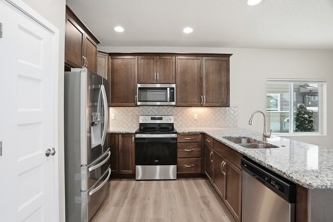 Building Photo - 2067 W Alsea Ave