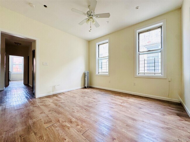 Building Photo - 279 Schaefer St