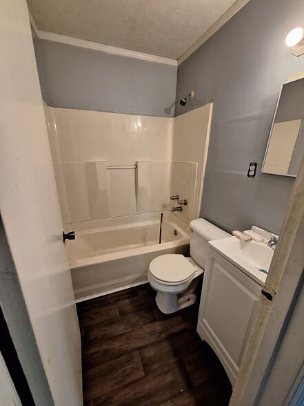 Full Bathroom - 56 Nichols Dr