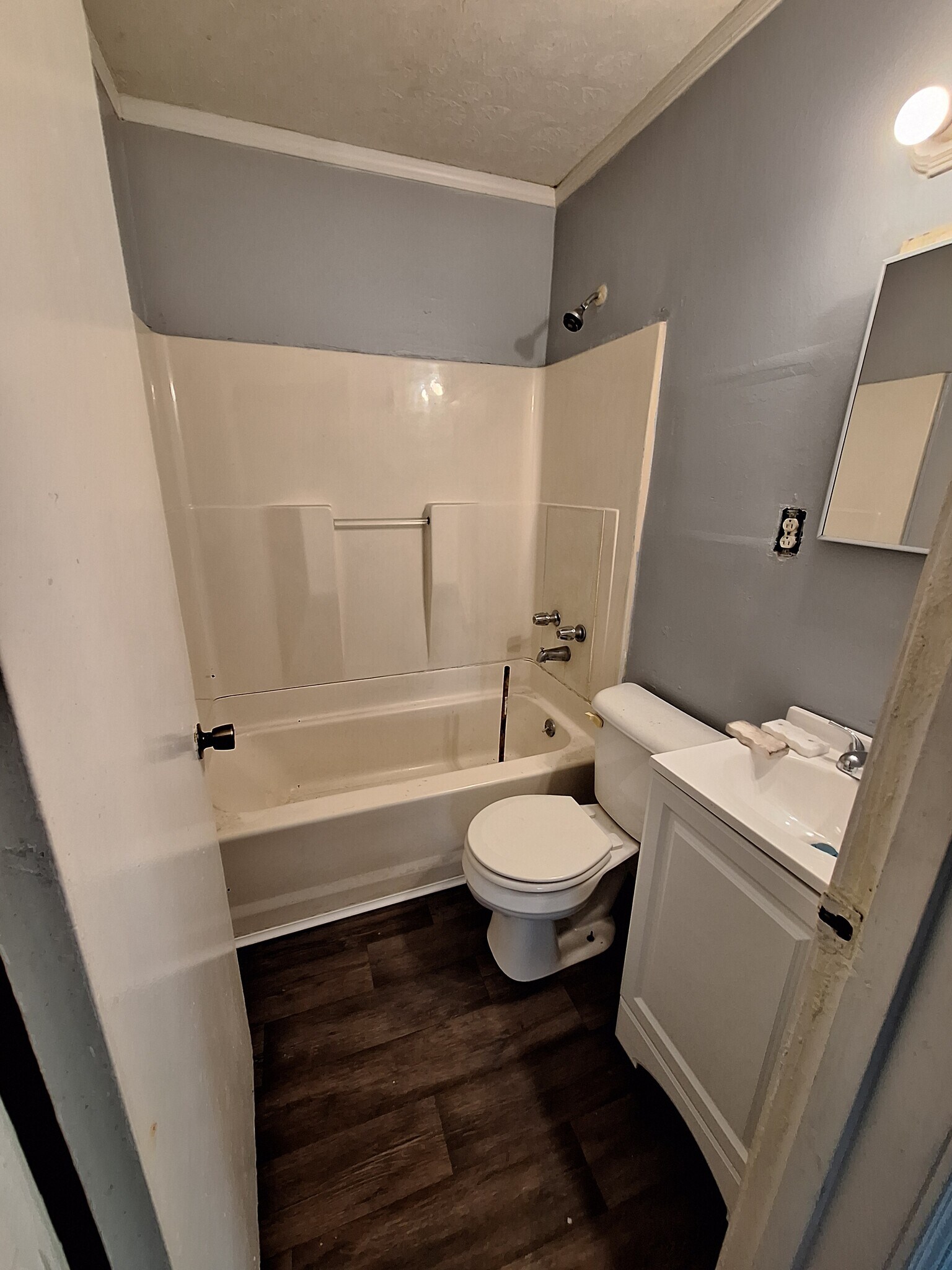 Full Bathroom - 56 Nichols Dr