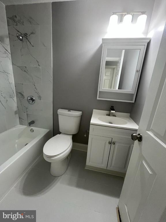 Building Photo - 8523 Pine Run Ct